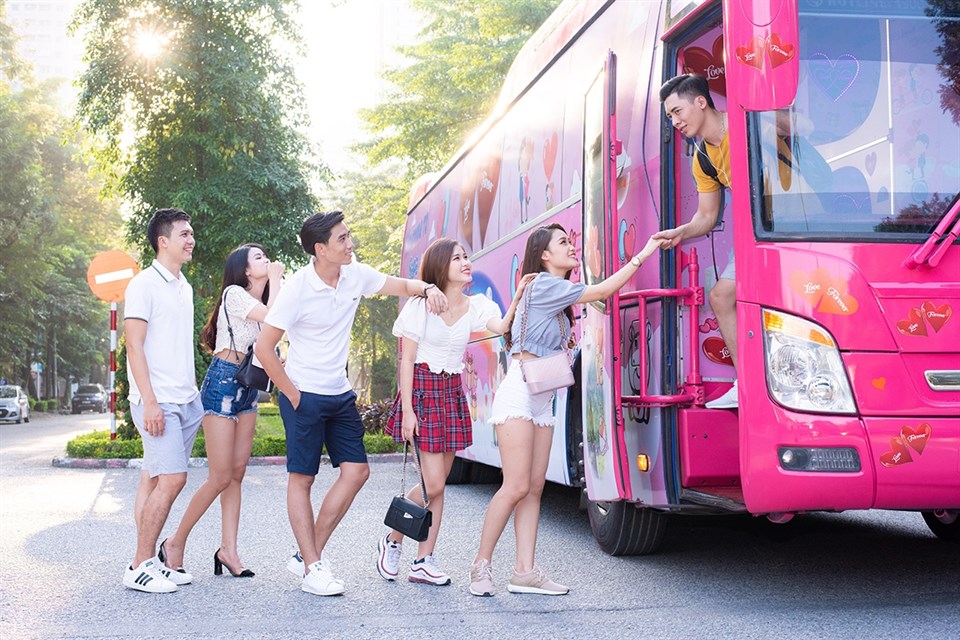 Common transportation options for traveling to the mountains in Vietnam