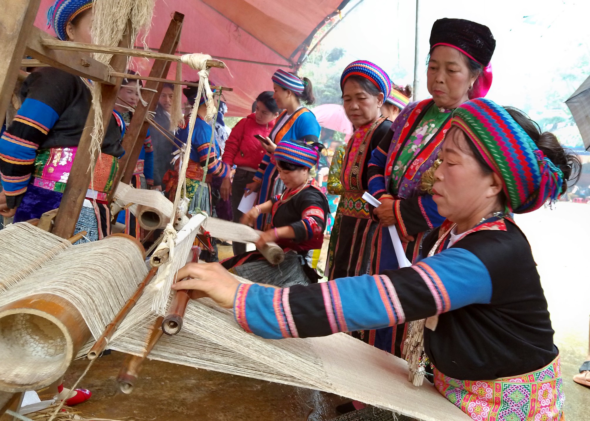 Daily life of the Hmong people in Cat Cat Village, authentic places to see in Sapa