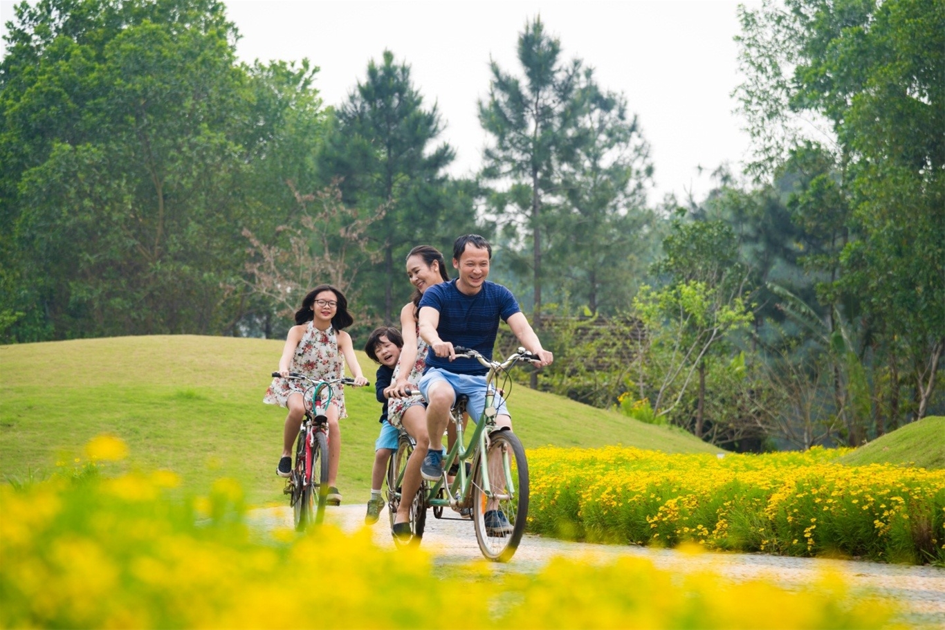 Different types of travelers exploring Sapa together