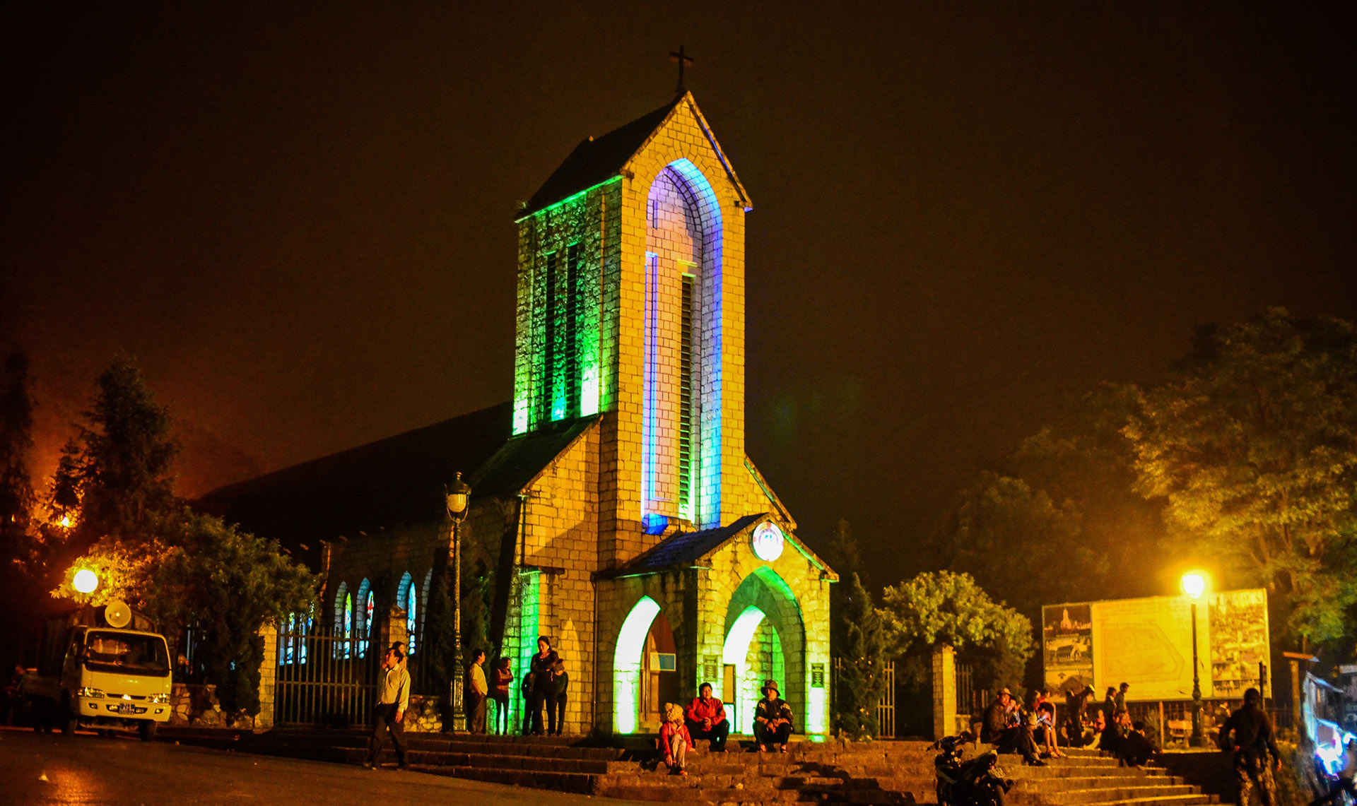 Evening cultural life around Sapa Stone Church square, lively places to see in Sapa