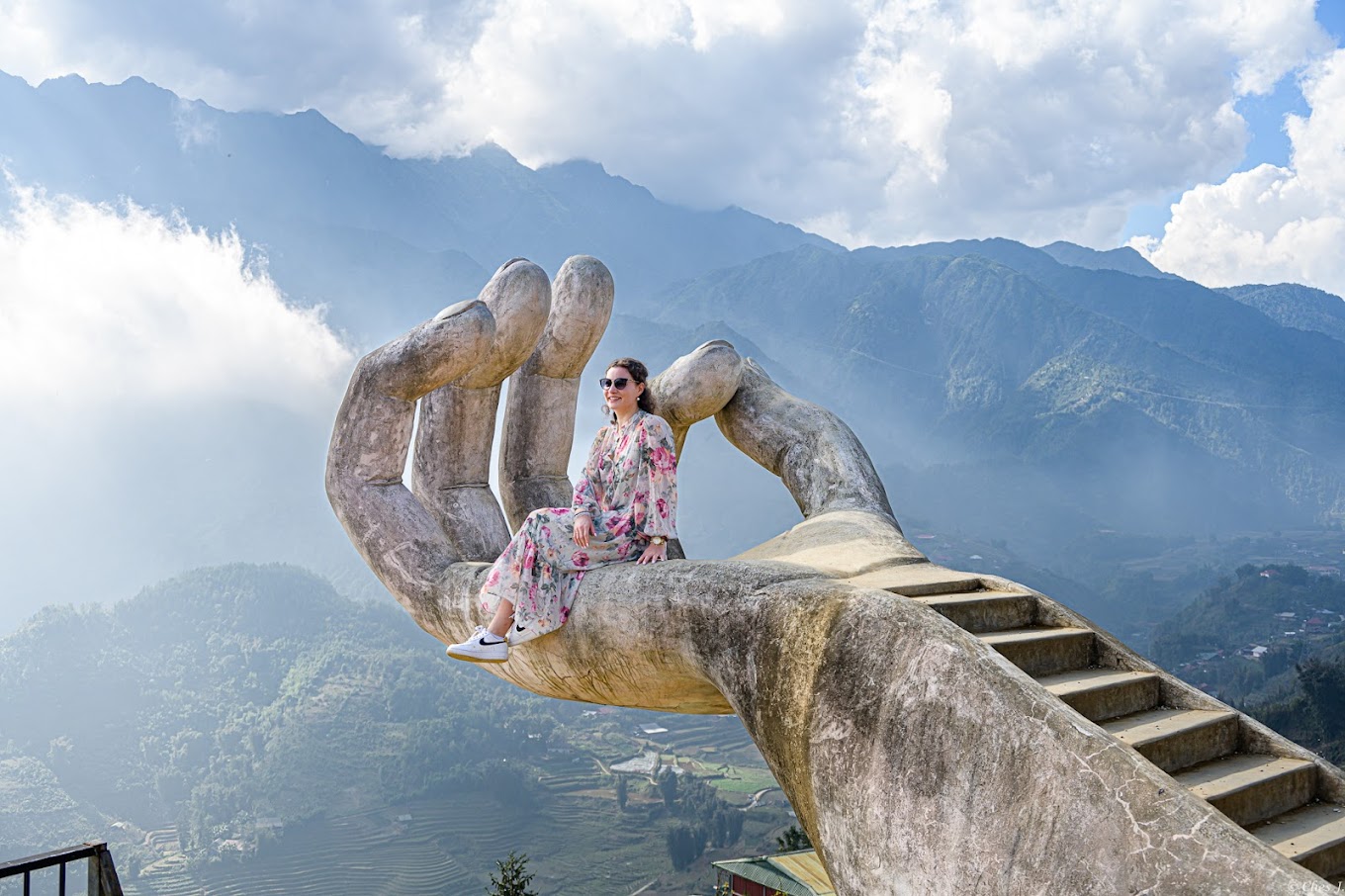 Giant hand photo spot at Moana Sapa