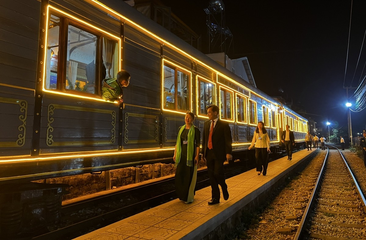 Hanoi to Sapa train schedule with evening and overnight departures