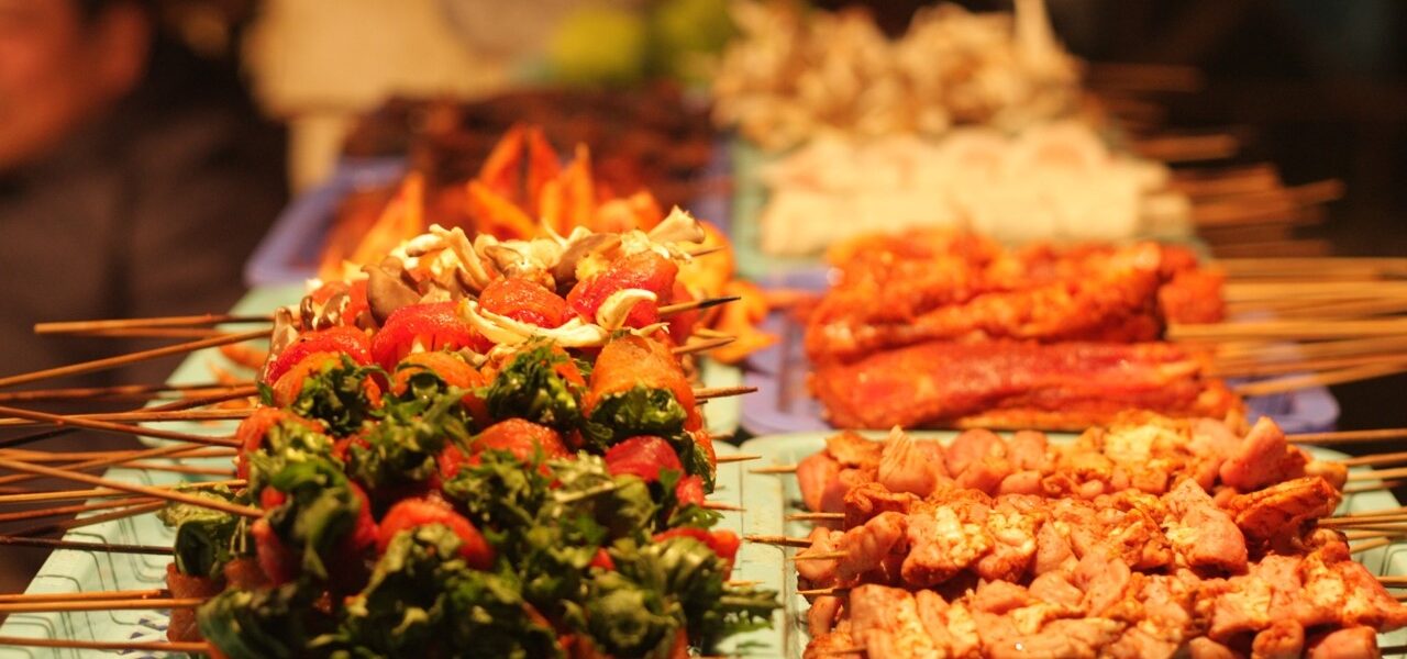 Local street food and traditional dishes that visitors should try in Sapa
