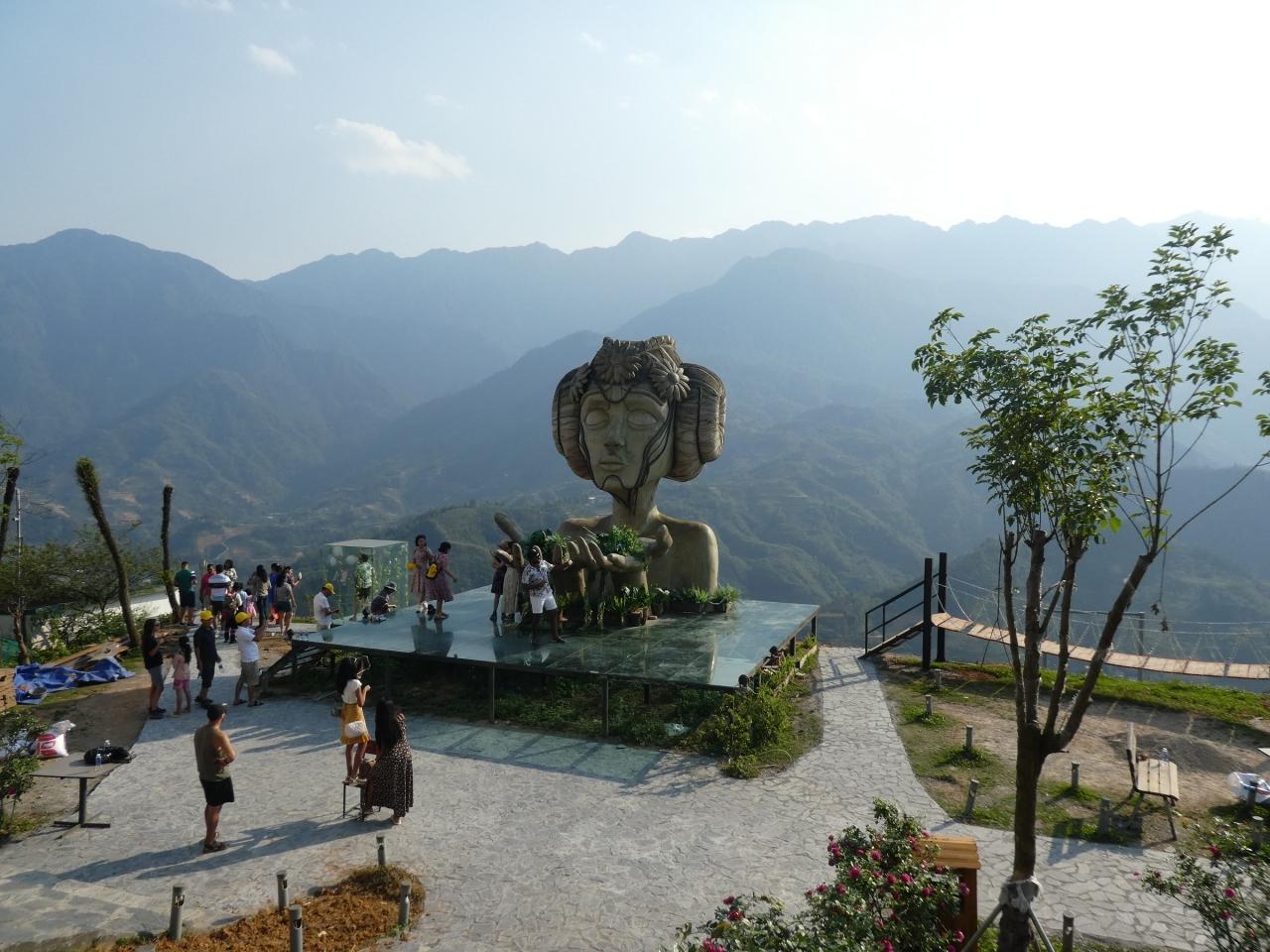 Moana Sapa in late afternoon light before closing time