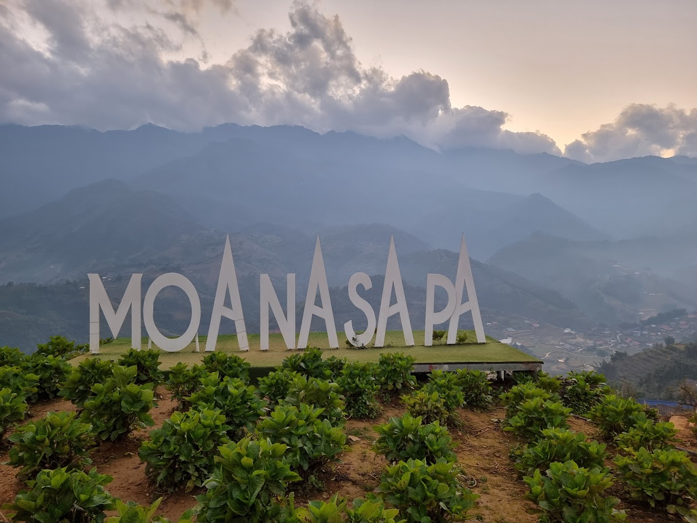 Moana Sapa location with mountain views in Sa Pa