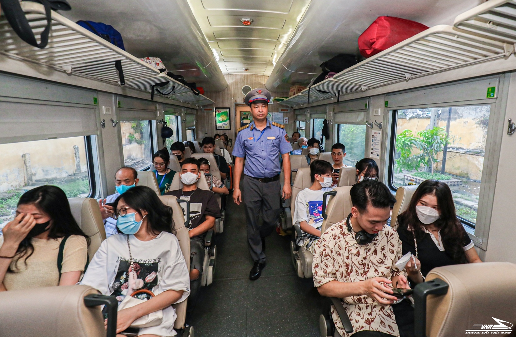 Overnight experience on the Hanoi to Sapa train to Lao Cai