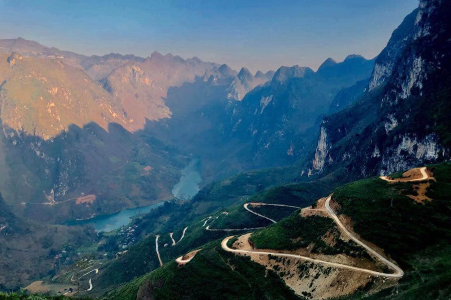 Things to do in Ha Giang with stunning mountain scenery and winding mountain passes