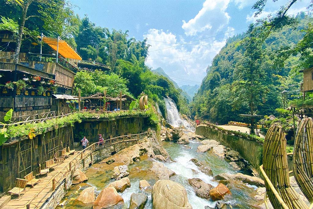 Visitors entering Cat Cat Village Sapa from the main downhill path