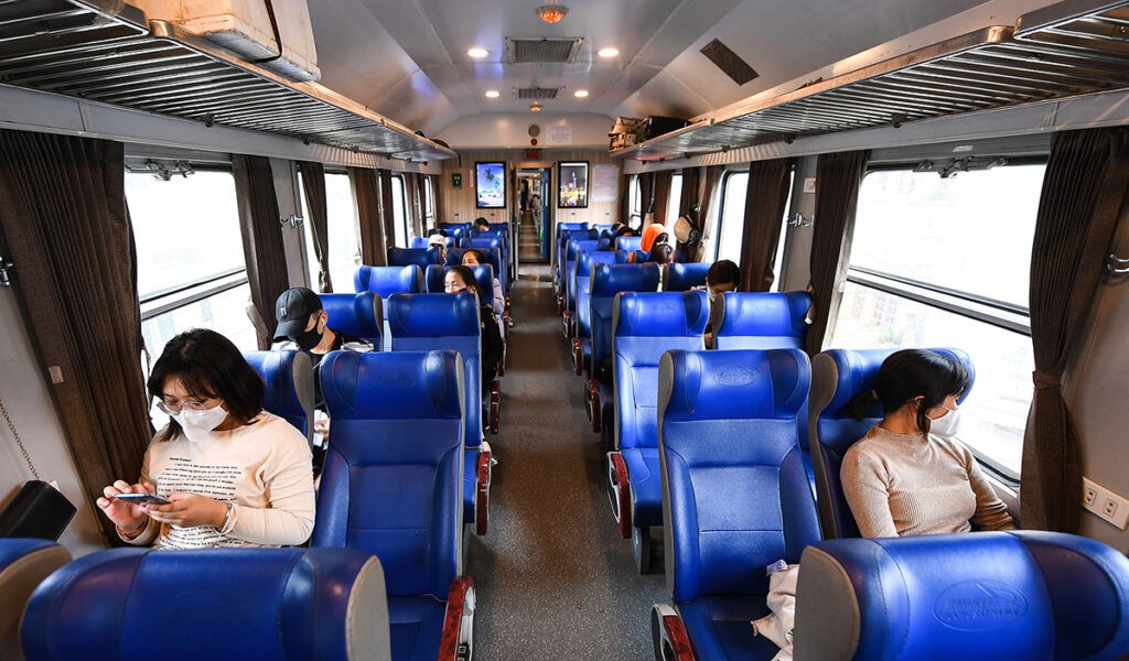Why travelers prefer the Hanoi to Sapa train for a comfortable journey