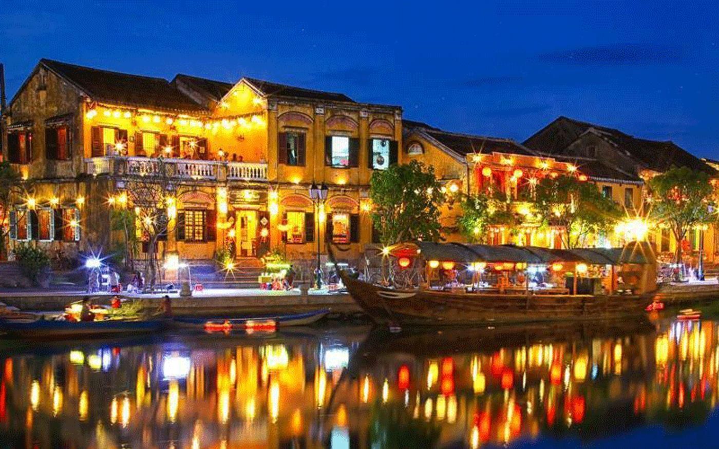 best Vietnam tours packages 2026 highlighting central Vietnam experience in Da Nang and Hoi An