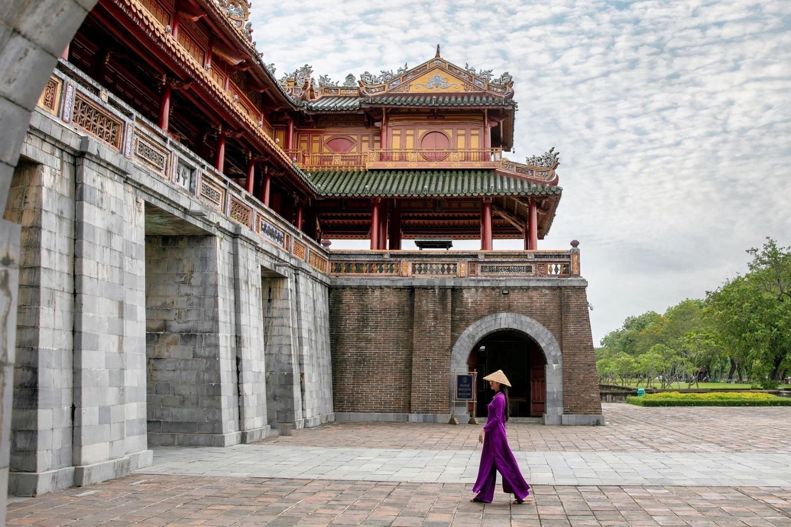 dai_noi_hue_nam_ngay_trung_tam_thanh_pho_hue_5e5699e28c