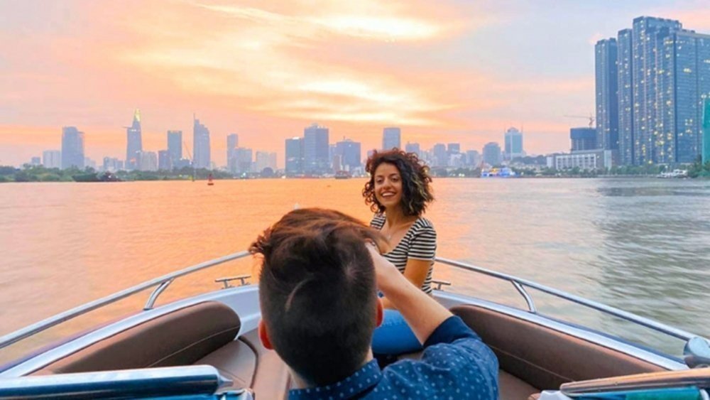 DINNER CRUISE ON SAIGON RIVER