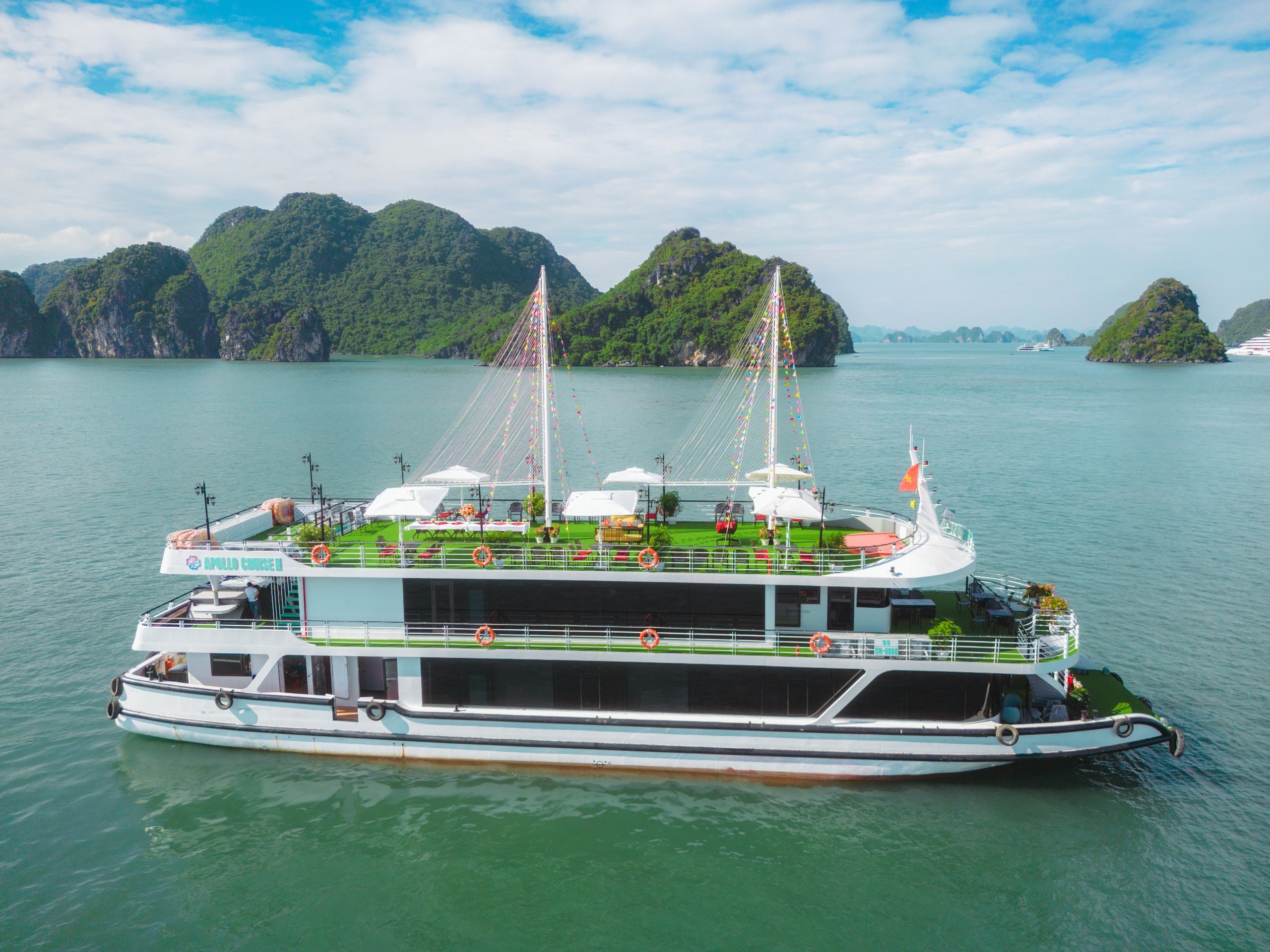 Halong Bay: Apollo Cruise 99 – Halong Bay Luxury Day Cruise (6–7 Hours, Buffet Lunch, Kayaking & Jacuzzi)