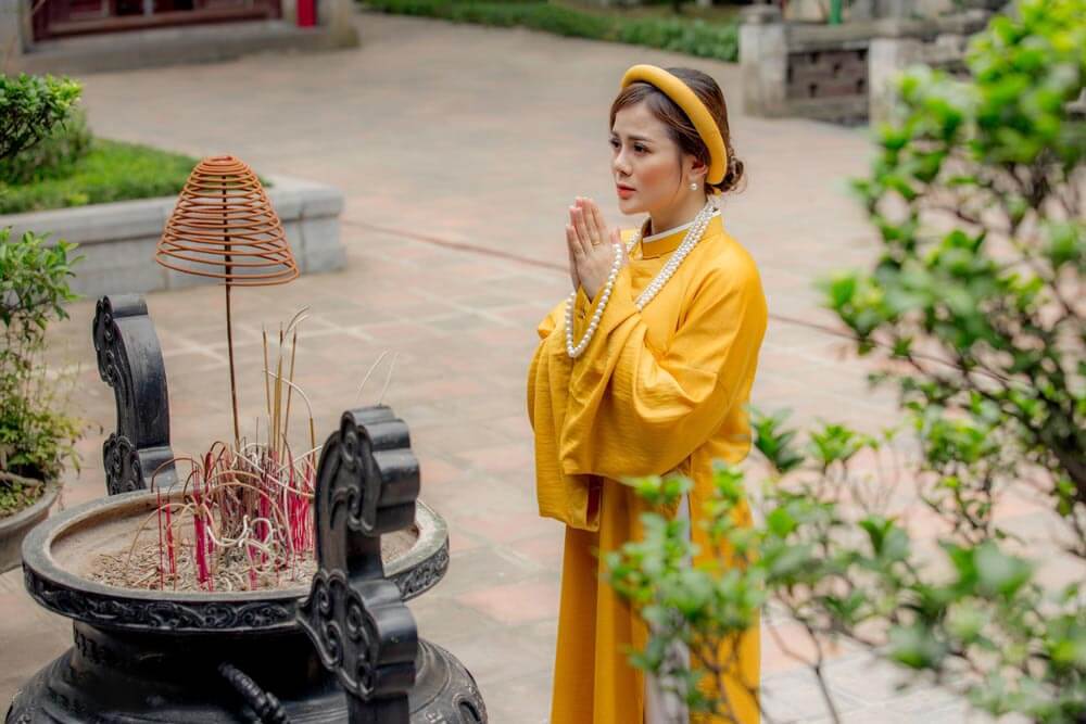 Modest clothing suitable for visiting Vietnamese temples in warm weather
