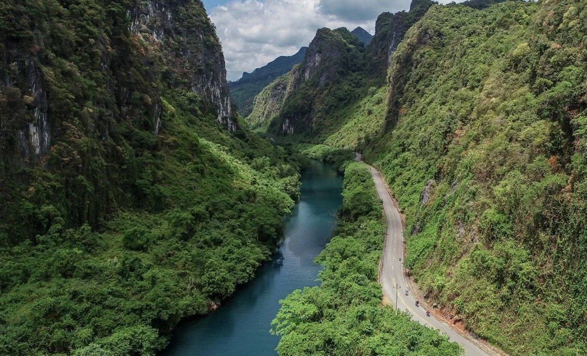 Mountain ranges and coastline influencing weather patterns in Central Vietnam