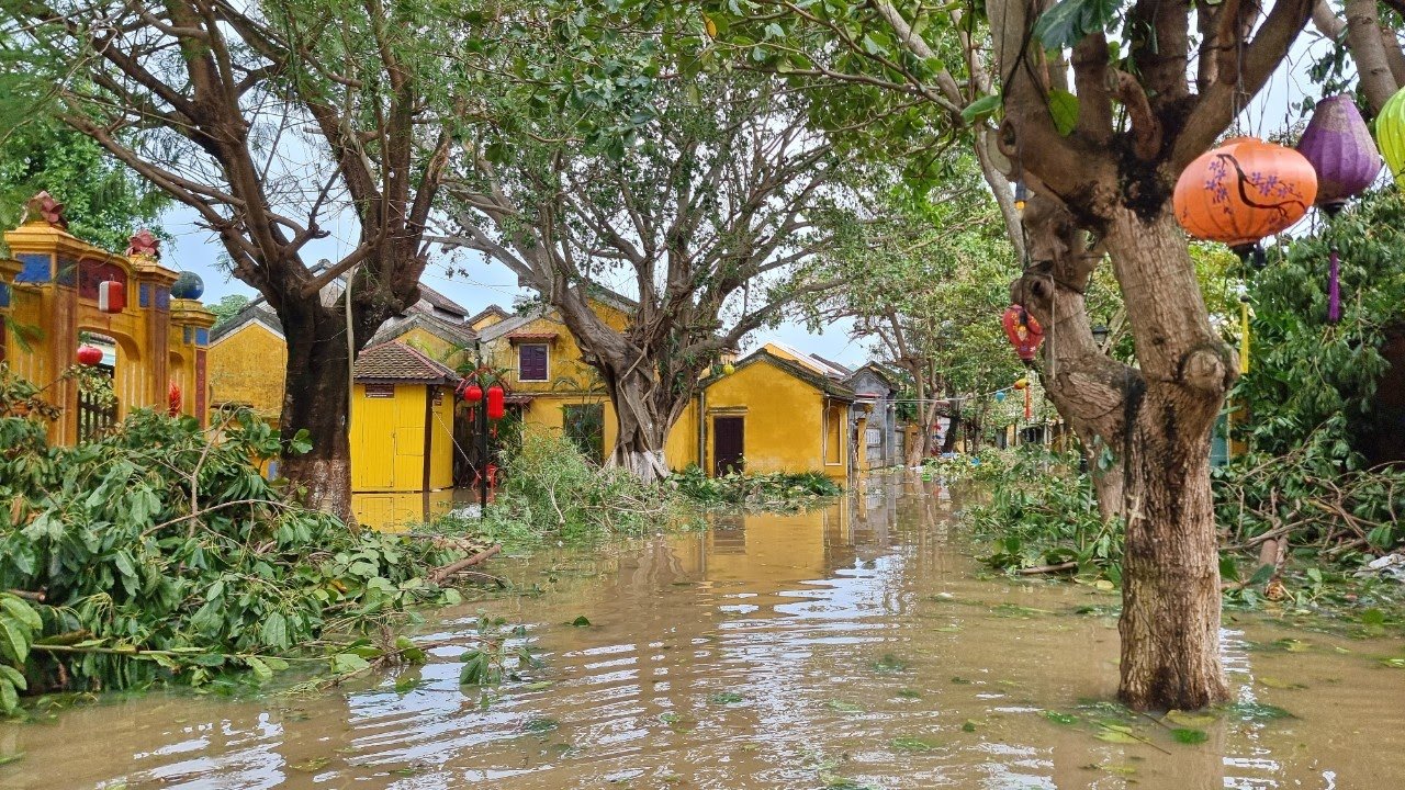 Typhoon impact on Central Vietnam’s coastal areas