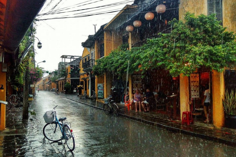 central Vietnam itinerary weather patterns across coastal and inland regions