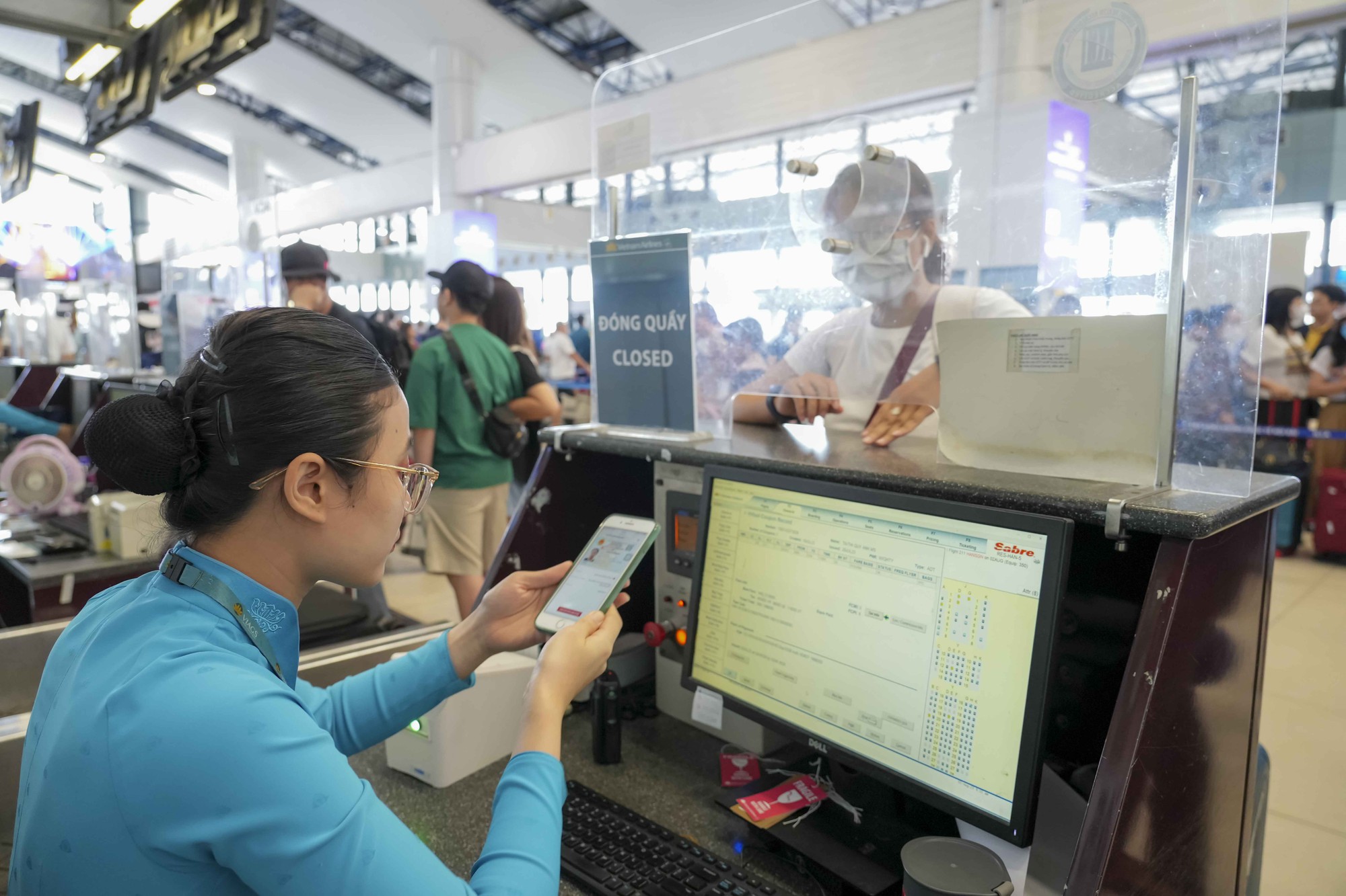 Airport check-in procedures Vietnam domestic flights