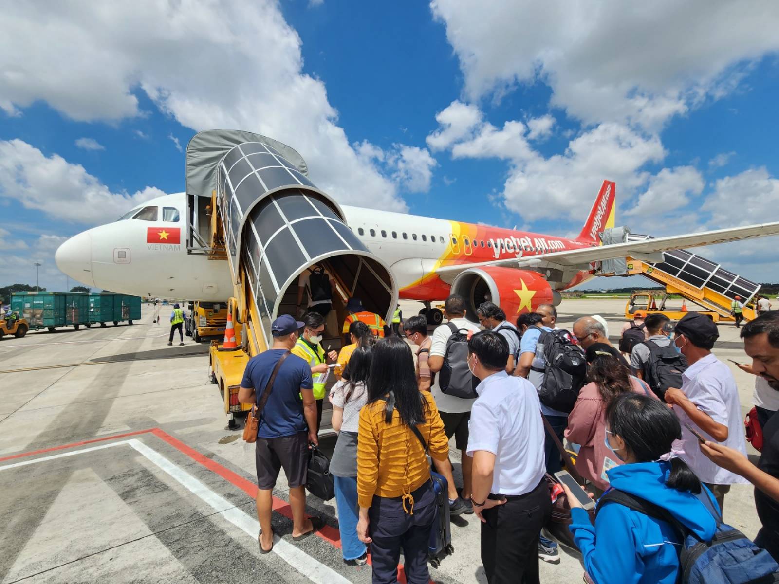 Expansion of Vietnam aviation network