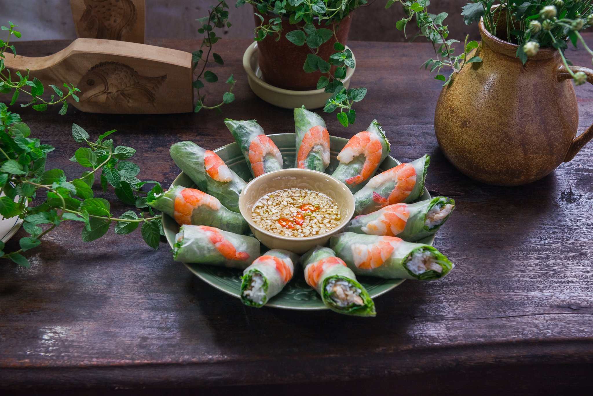Fresh Vietnamese spring rolls with shrimp