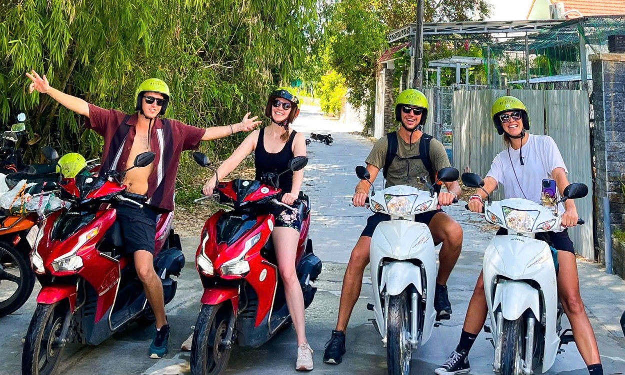 Motorbike rental in Vietnam shop