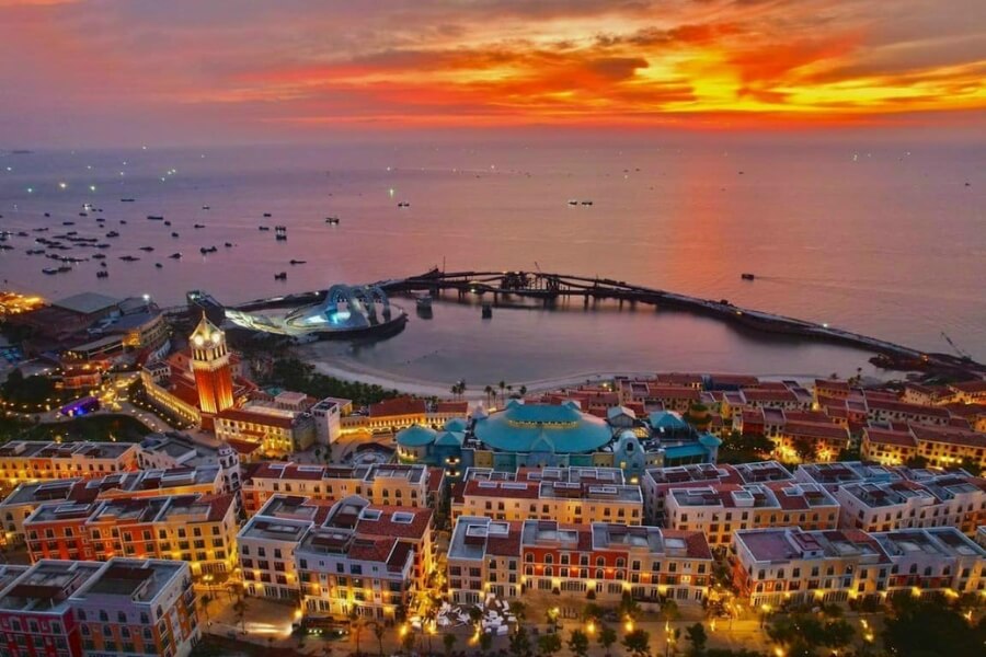 Sunset view at Phu Quoc featuring calm waters and one of the best beaches in Vietnam for relaxation