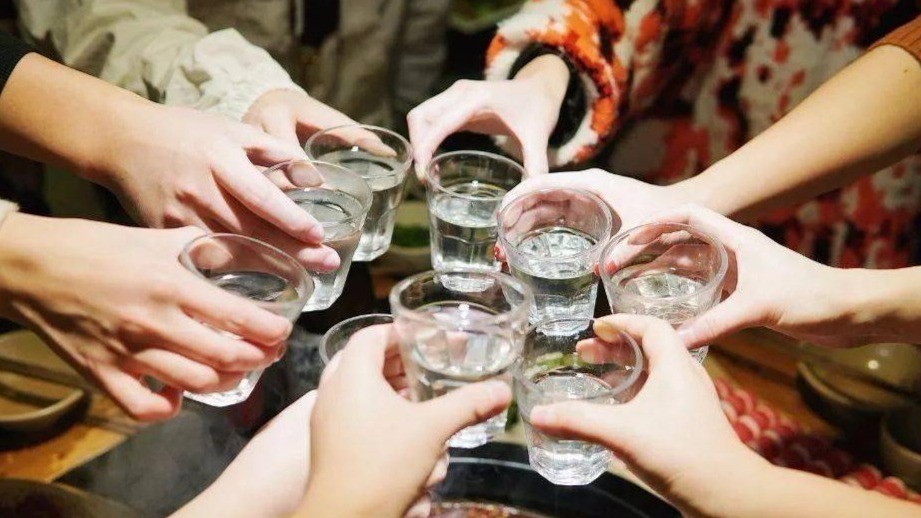 Toast between different generations at dinner