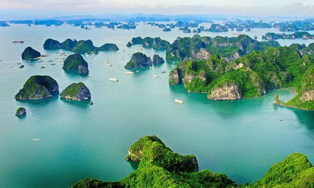 Booking Halong Bay cruise