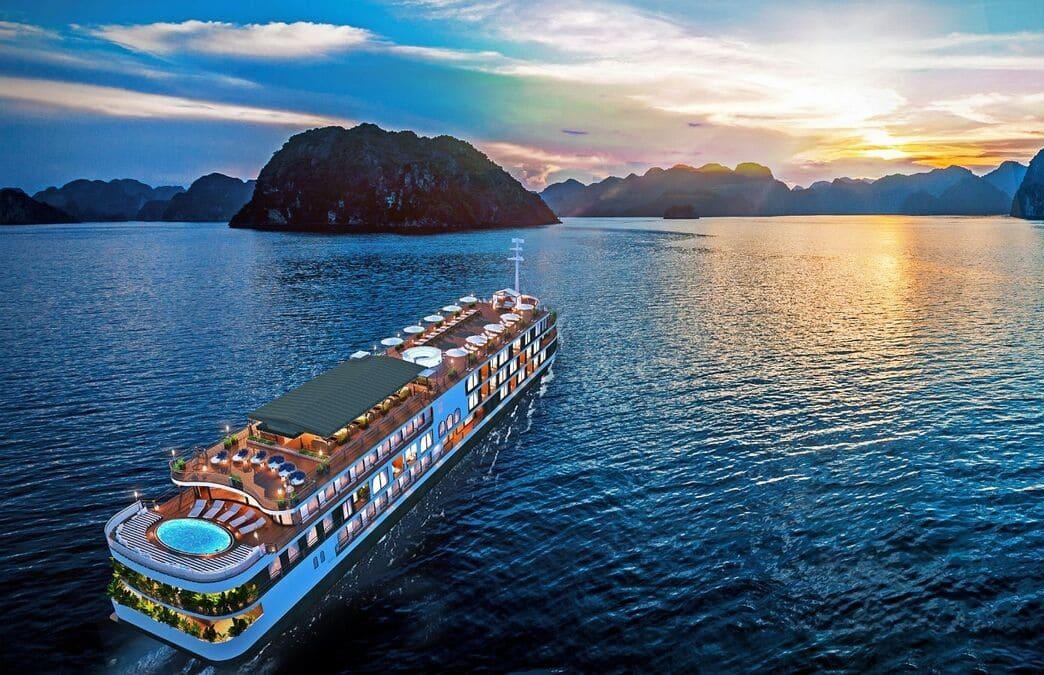 High-end cruise with sundeck and premium facilities