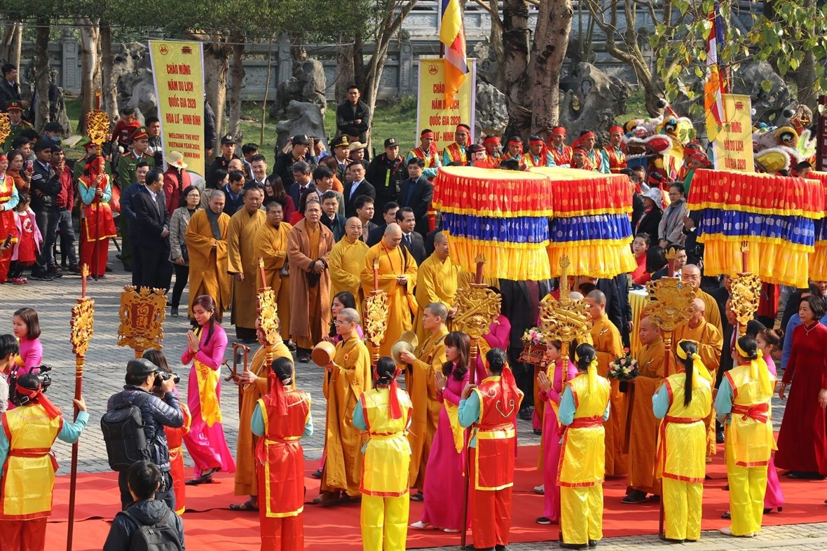 Visitors attending the Bai Dinh Pagoda festival in spring