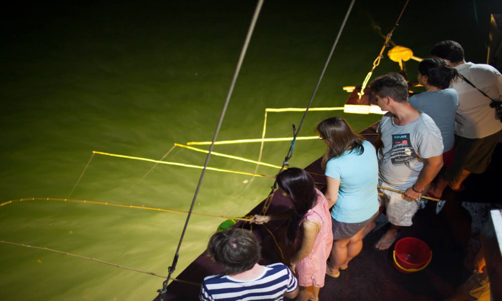 squid fishing in Ha Long Bay 1