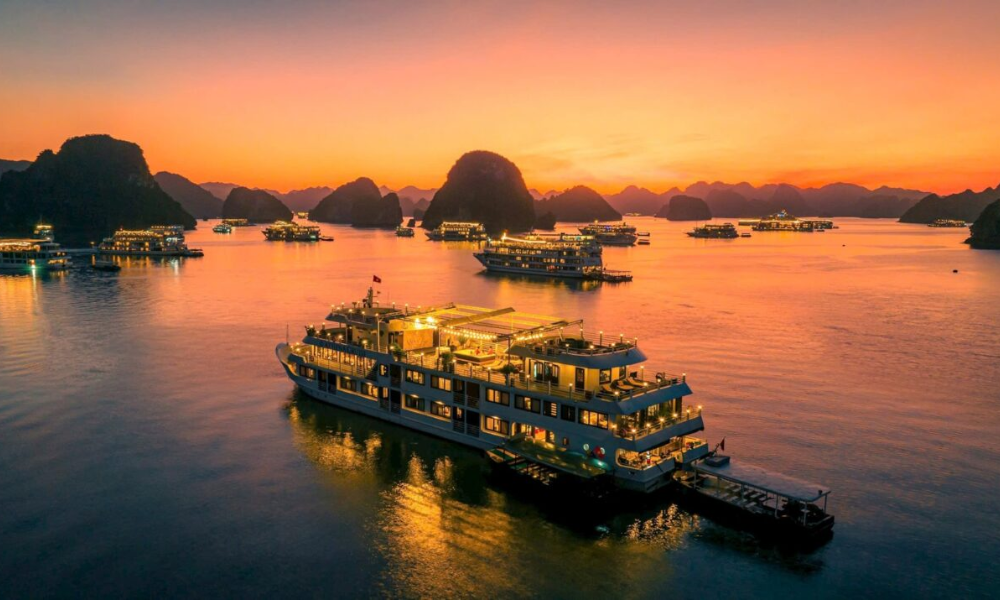 squid fishing in Ha Long Bay 2