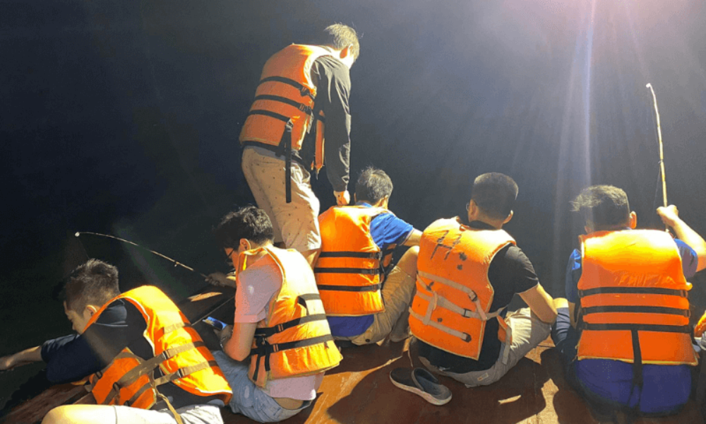 squid fishing in Ha Long Bay 7