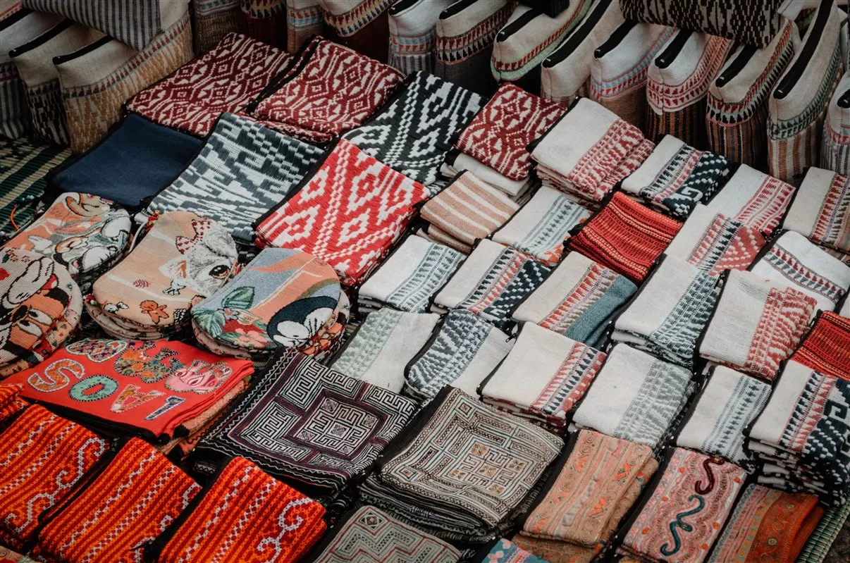 Identifying authentic handmade products at a local market stall