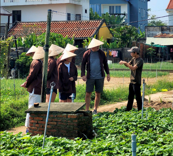 lantern-making--be-a-real-farmer-at-tra-que-village