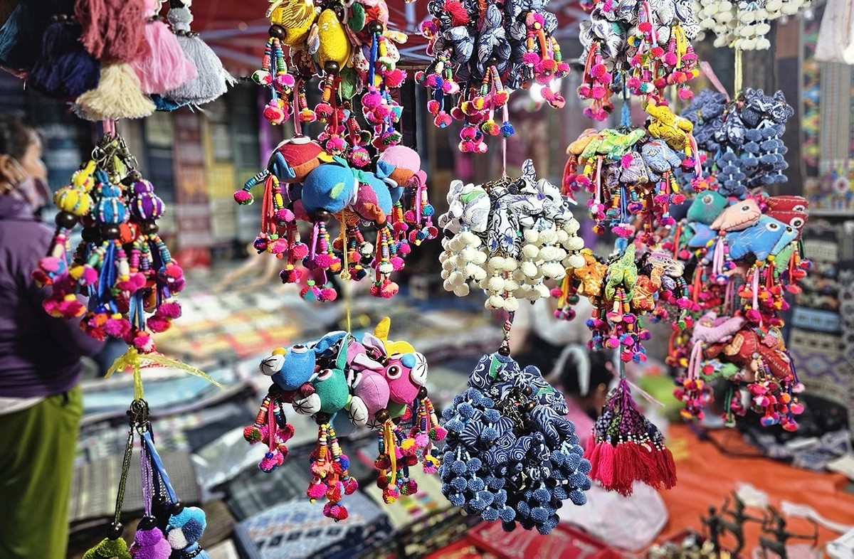 Vibrant night market with handmade crafts and street food